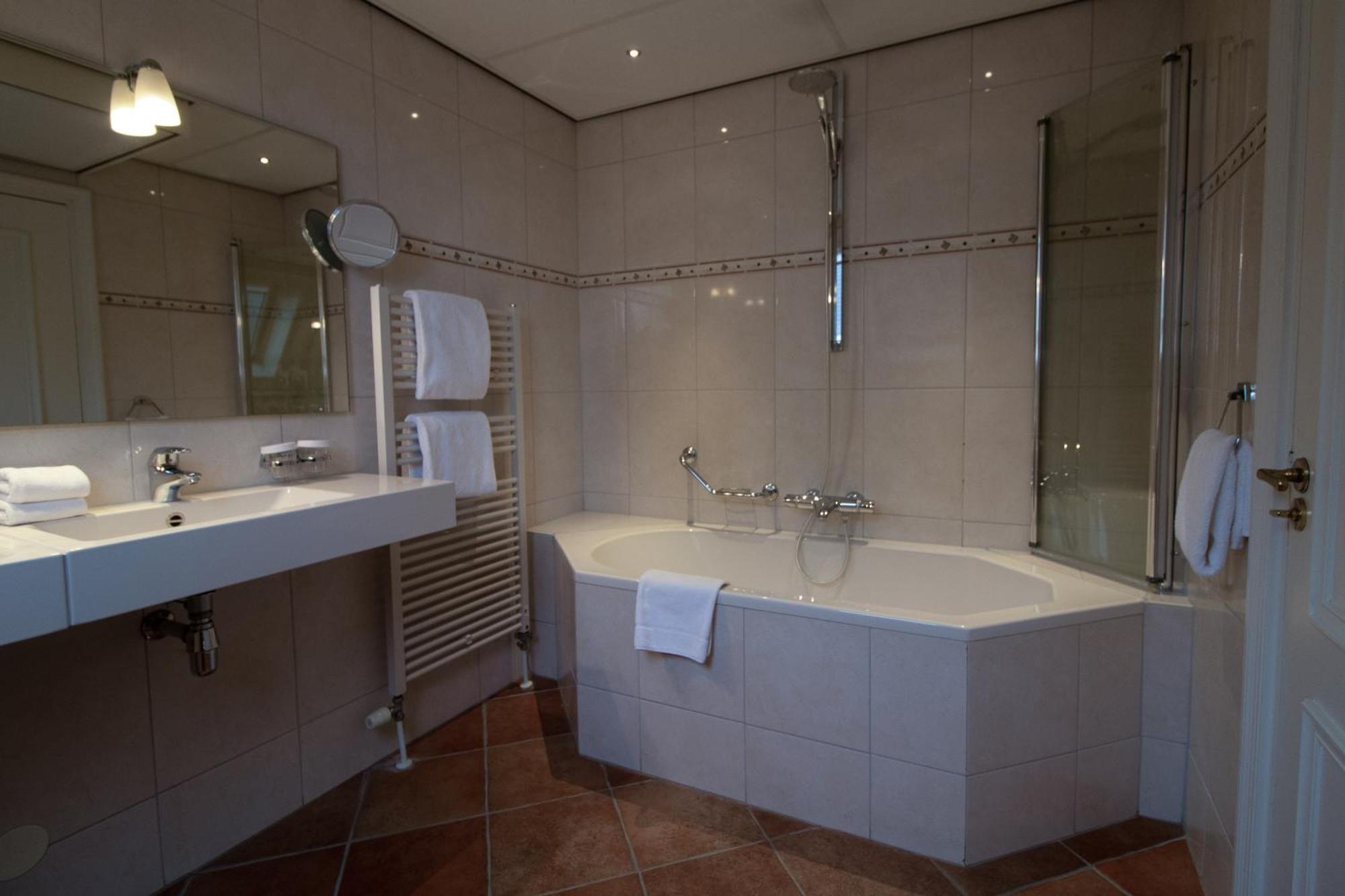 Grand Hotel En Residence De Draak Bergen op Zoom Ruang foto